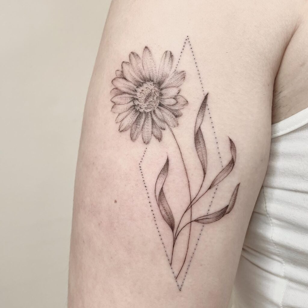 Gerbera Marguerite tattoo geometrische formen raute dots daisy ganseblümchen