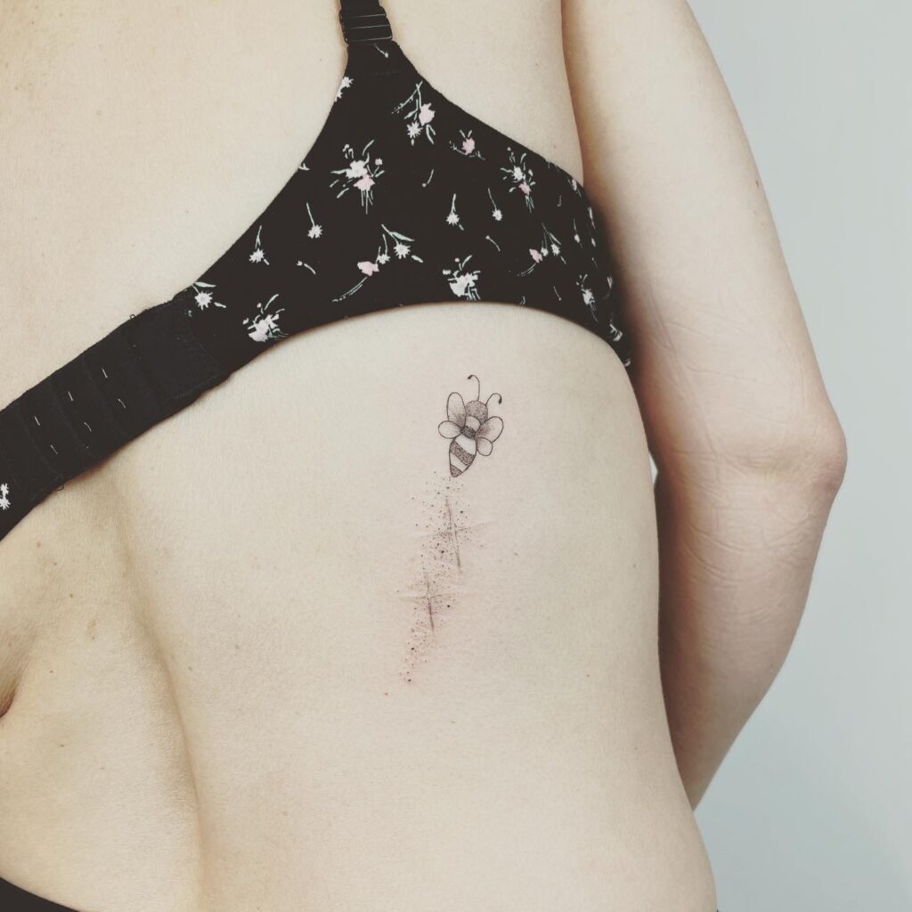 finelines tattoo expert Zürich altststetten minimalistic mini tattoo bee biene