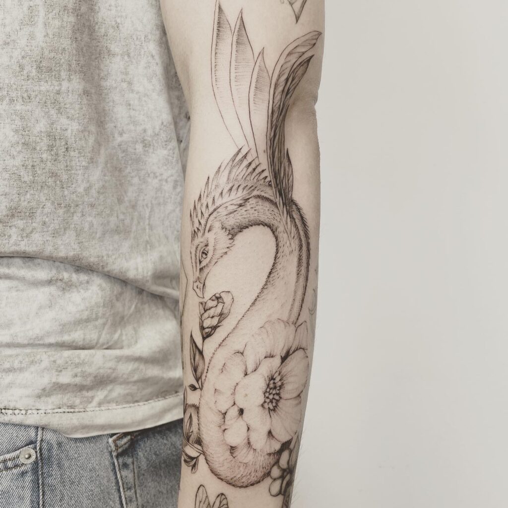 finelines tattoo expert Zürich Altstetten minimalistic linework freehand flower dragon drache
