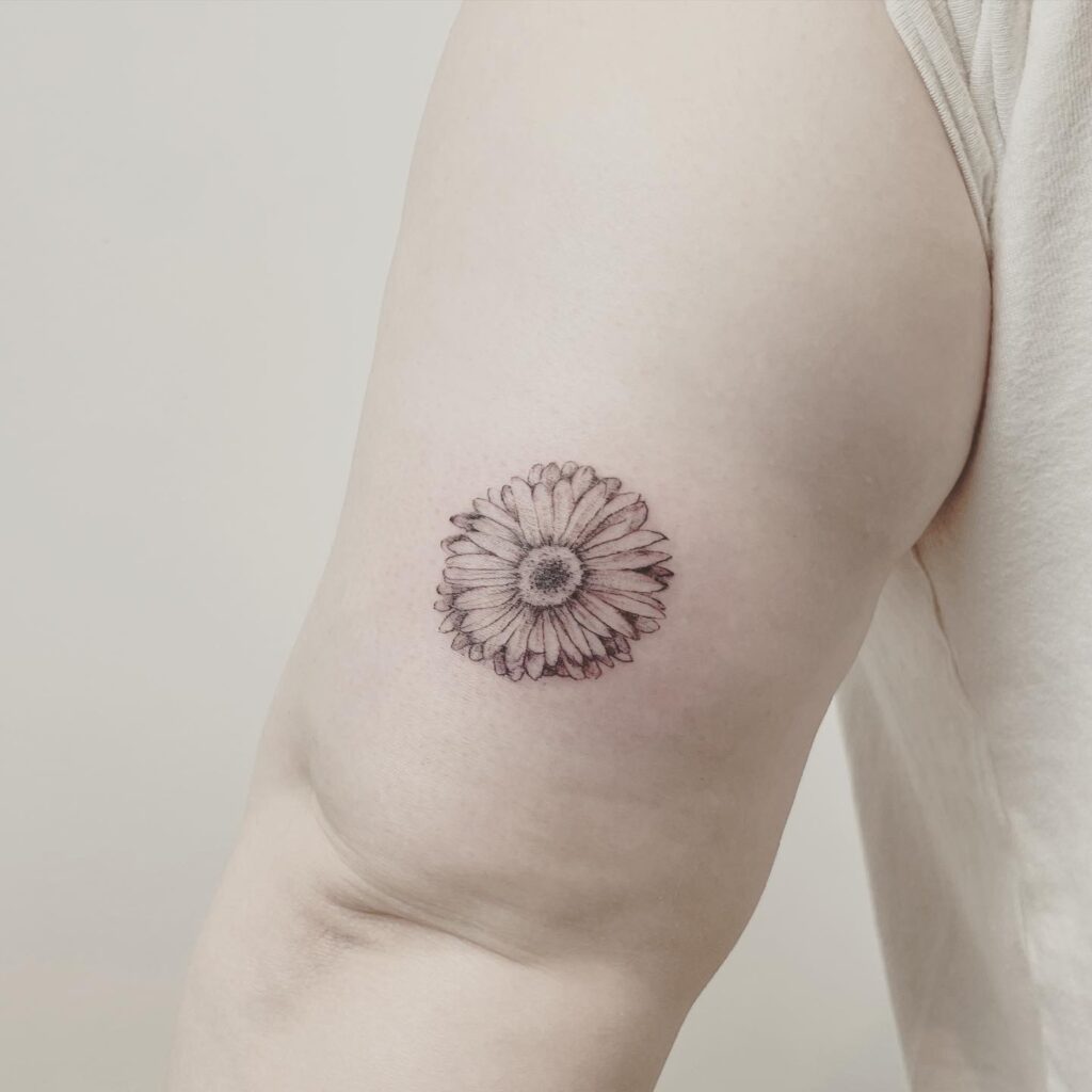 finelines tattoo expert Zürich altststetten minimalistic mini tattoo daisy