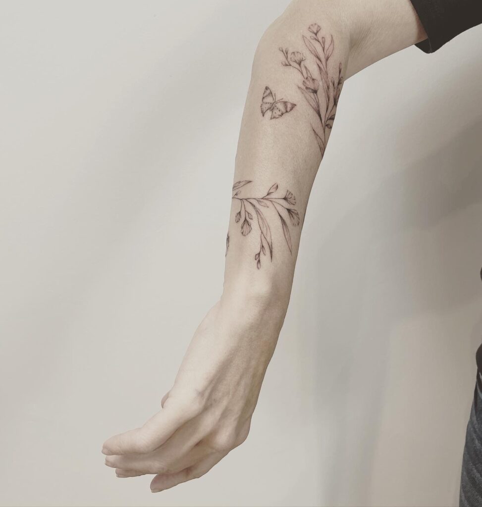 finelines tattoo expert Zürich altststetten minimalistic mini tattoo plants flower blumen