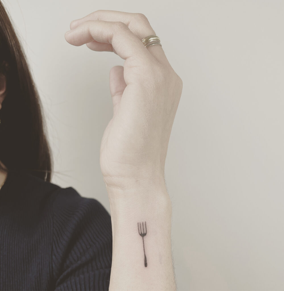 finelines tattoo expert Zürich altststetten minimalistic mini tattoo fork