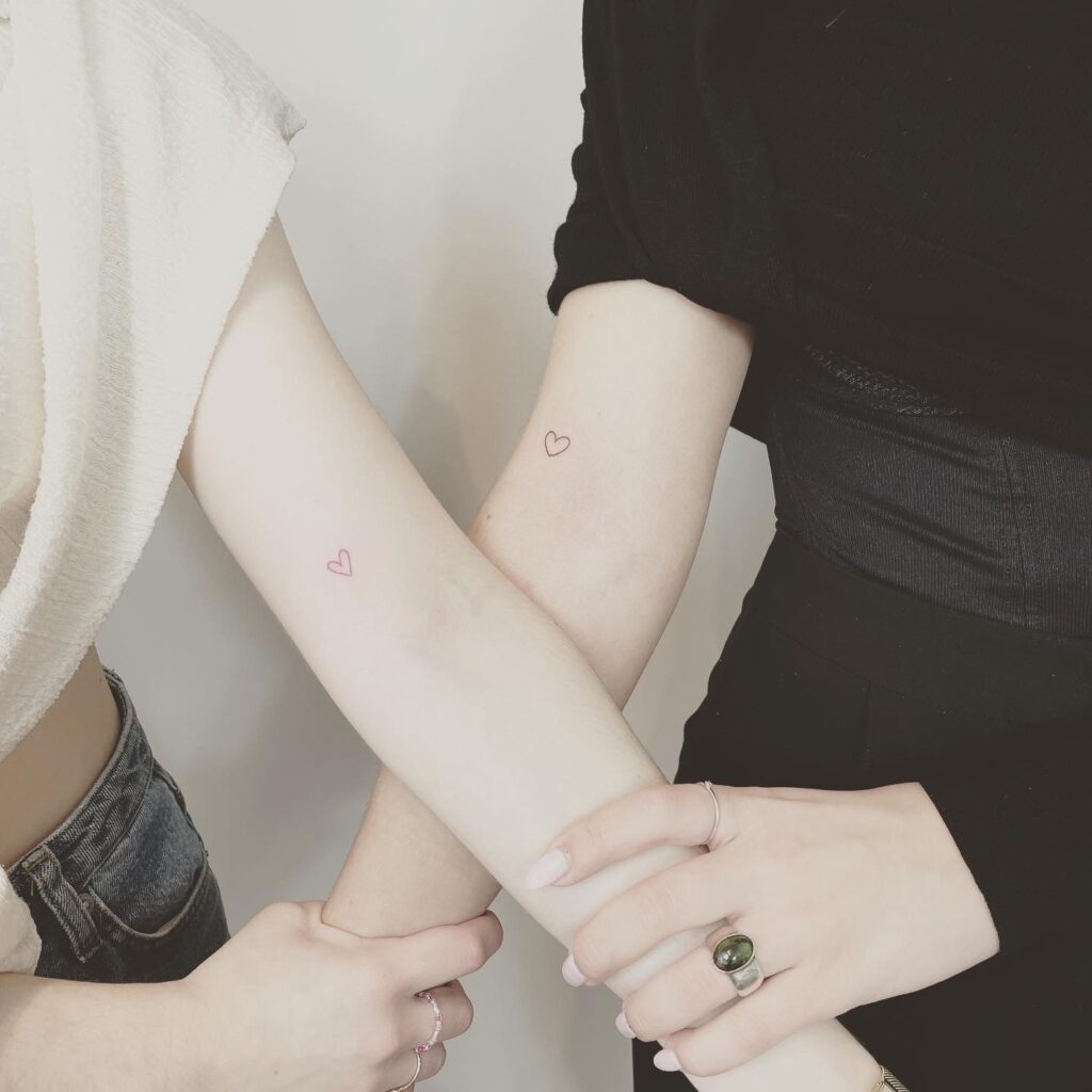 finelines tattoo expert Zürich altststetten minimalistic mini tattoo heart herz freundschaft friendship