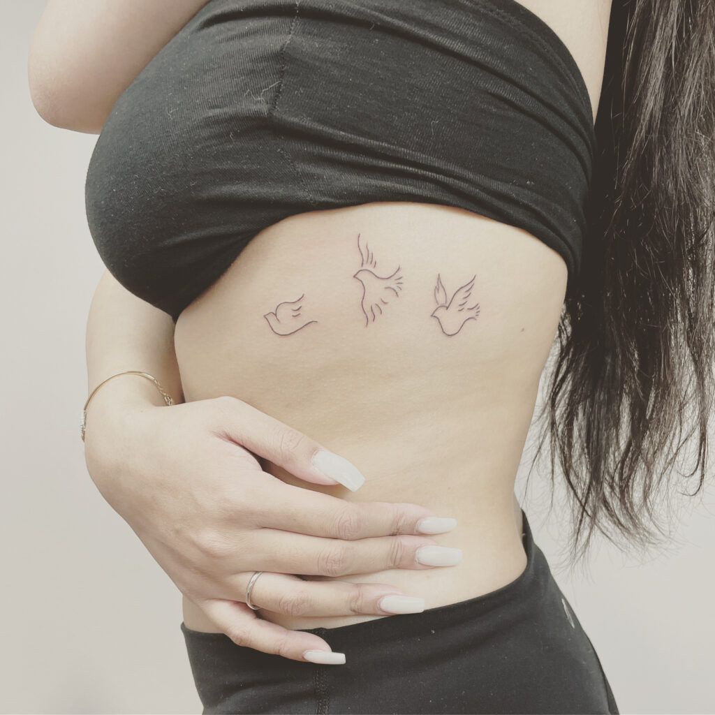 finelines tattoo expert Zürich altststetten minimalistic mini tattoo bird vogel