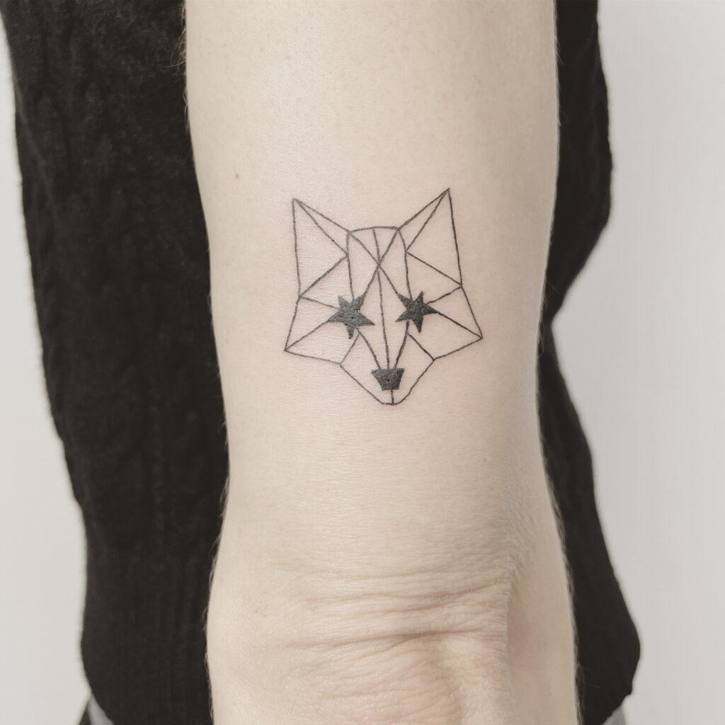 finelines tattoo expert Zürich altststetten minimalistic mini tattoo fox geometric