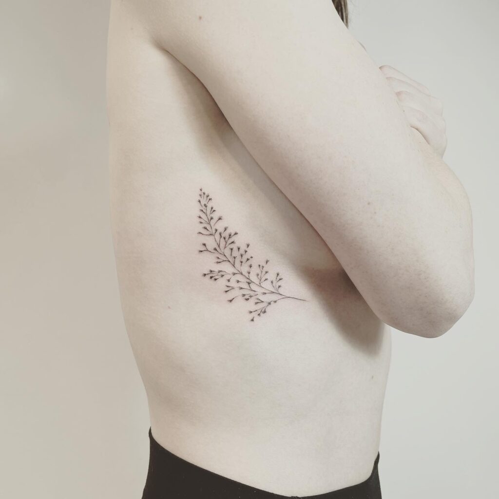 minimalistic and finelines tattoo expert  Zürich Altstetten flower gras lila flieder