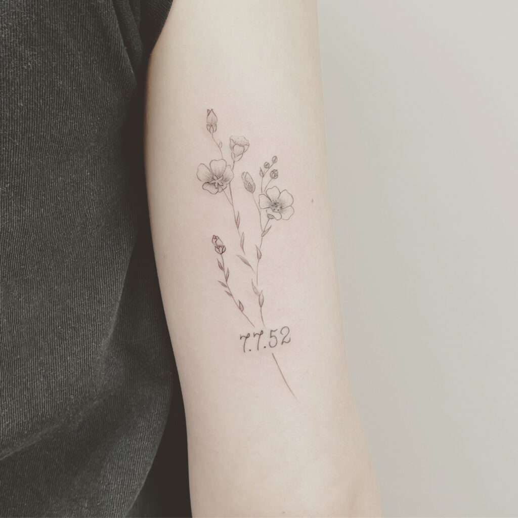 minimalistic and finelines tattoo Zürich flower