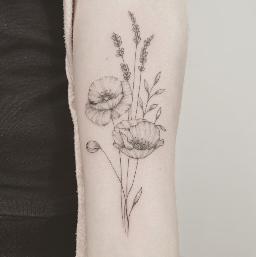 finelines tattoo expert Zürich Altstetten minimalistic linework freehand flower poppy lavender