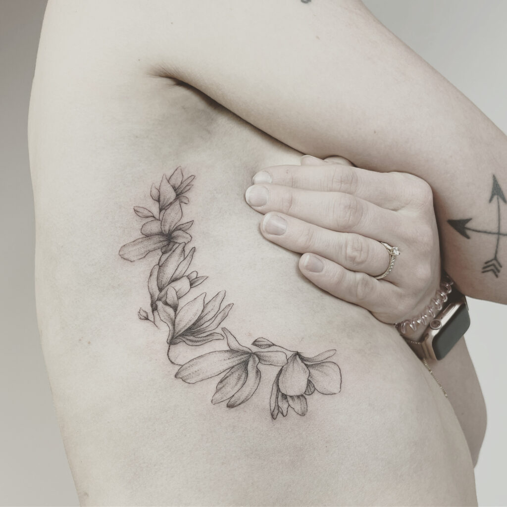 Magnolie Magnolia minimalistic and finelines tattoo Zürich