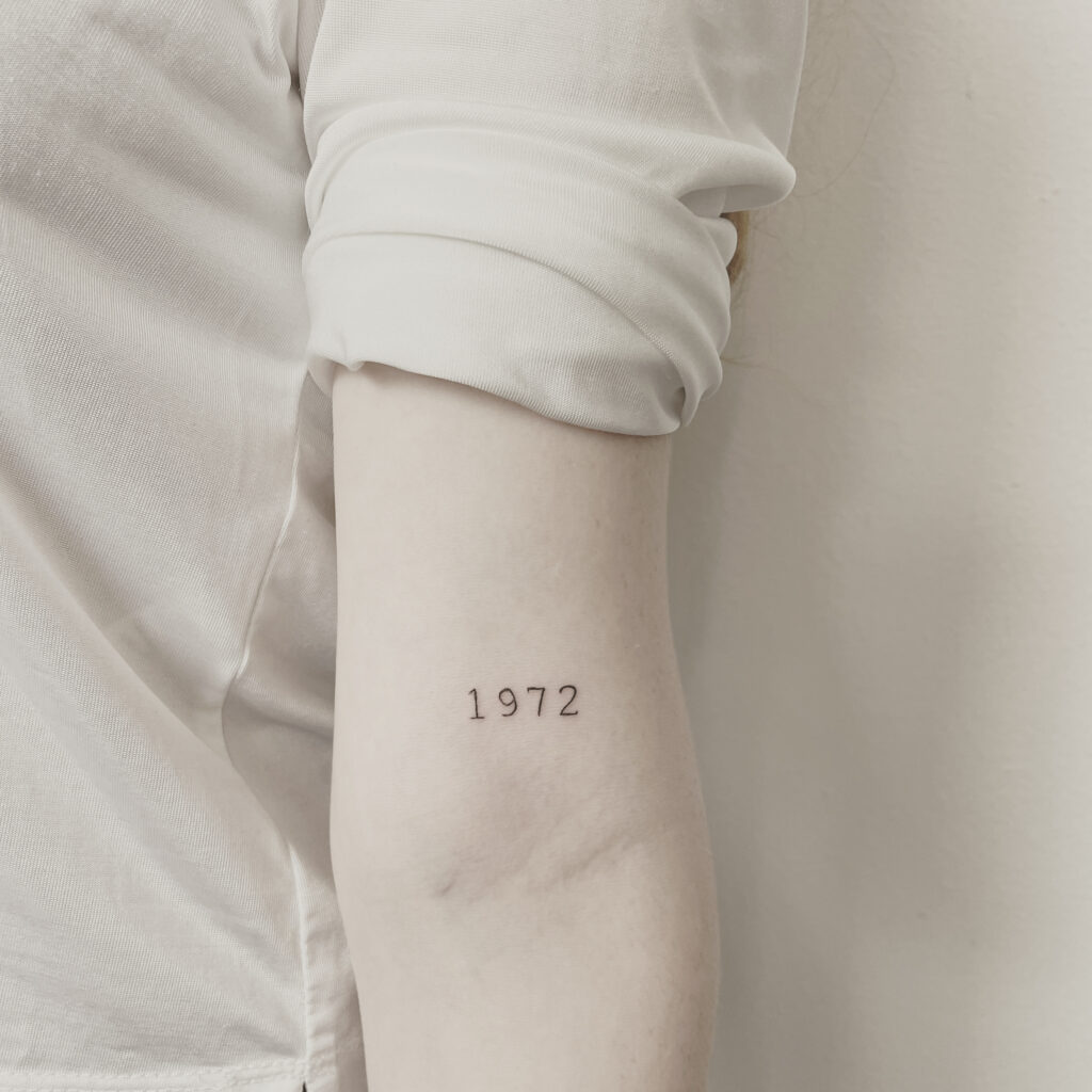 finelines tattoo zürich filigrane Geburtsdatum Frau Weiblich