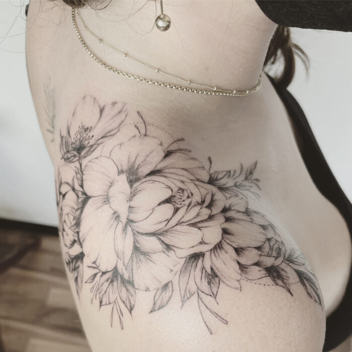 Blumen tattoo shulter frau fineline zürich