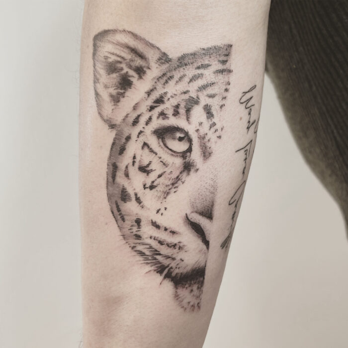 leopard tattoo microrealimus zürich