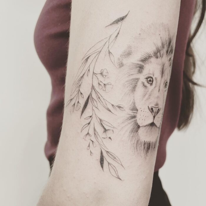 lion microrealism tattoo löwe