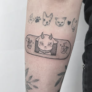Feine linien tattoo, fineline tattoo einer niedliche Ziegenkopf auf einen Pflaster